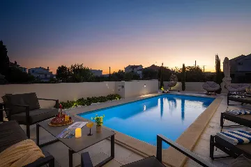 Modern Villa with Heated Pool in Kaštel Kambelovac