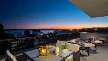 Modern Villa with Heated Pool in Kaštel Kambelovac