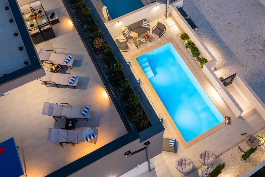 Modern Villa with Heated Pool in Kaštel Kambelovac