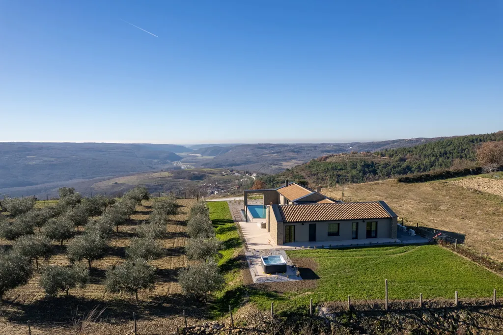 Hillside Retreat Villa with Pool, Groznjan