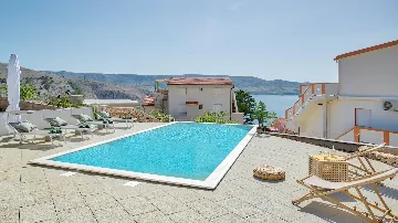Spacious Pool Villa Retreat in Novalja