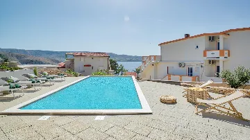 Spacious Pool Villa Retreat in Novalja
