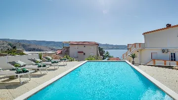 Spacious Pool Villa Retreat in Novalja