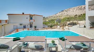 Spacious Pool Villa Retreat in Novalja