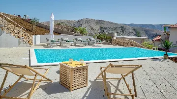 Spacious Pool Villa Retreat in Novalja