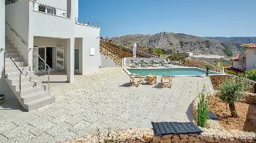 Spacious Pool Villa Retreat in Novalja