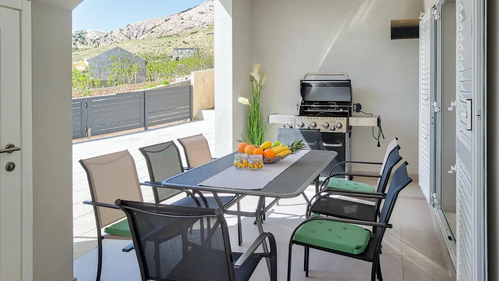 Spacious Pool Villa Retreat in Novalja