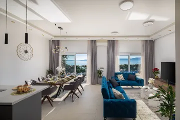 Modern Seaside Villa with Pool in Kaštel Štafilić