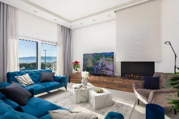 Modern Seaside Villa with Pool in Kaštel Štafilić