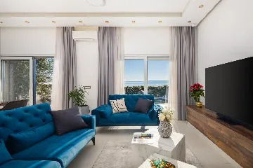 Modern Seaside Villa with Pool in Kaštel Štafilić