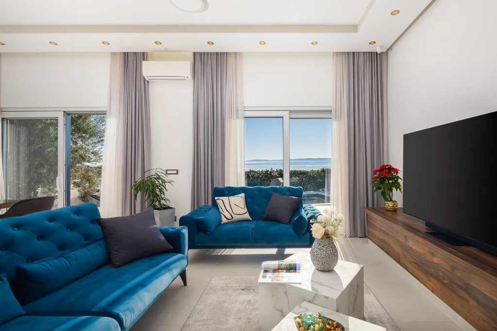 Modern Seaside Villa with Pool in Kaštel Štafilić