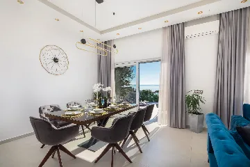 Modern Seaside Villa with Pool in Kaštel Štafilić