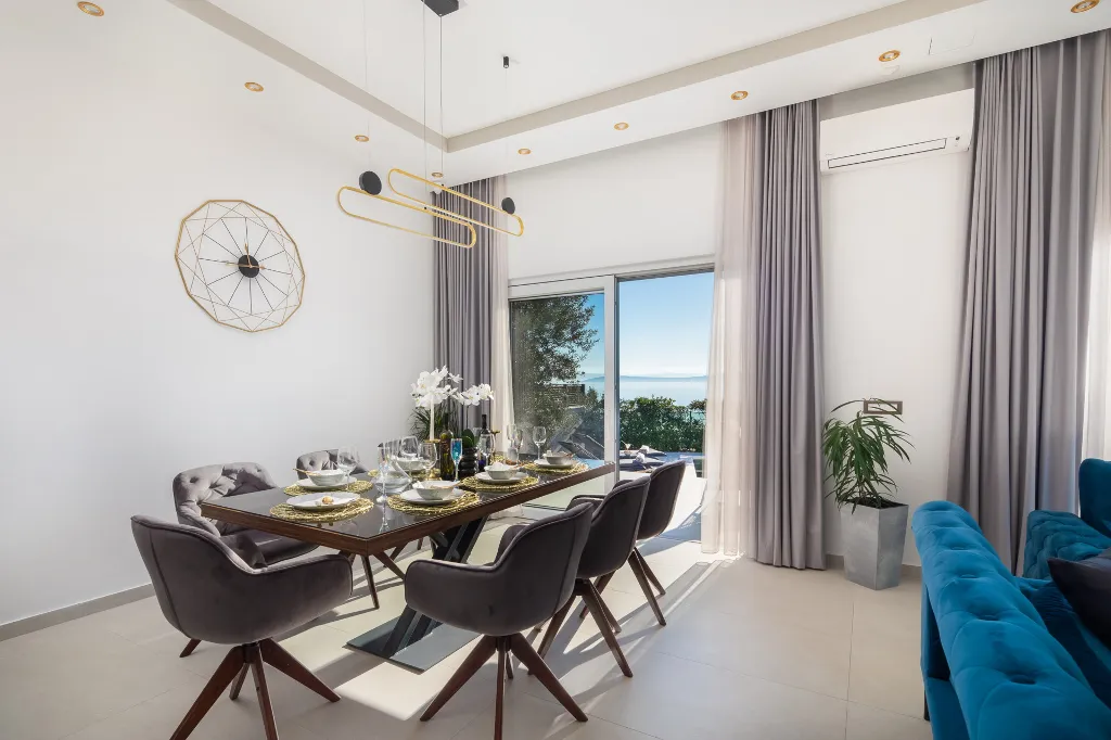 Modern Seaside Villa with Pool in Kaštel Štafilić