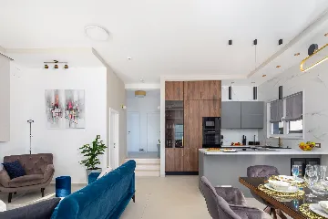 Modern Seaside Villa with Pool in Kaštel Štafilić