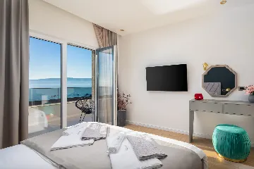 Modern Seaside Villa with Pool in Kaštel Štafilić