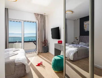 Modern Seaside Villa with Pool in Kaštel Štafilić