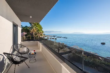 Modern Seaside Villa with Pool in Kaštel Štafilić