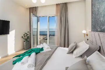 Modern Seaside Villa with Pool in Kaštel Štafilić