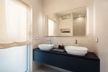 Modern Seaside Villa with Pool in Kaštel Štafilić