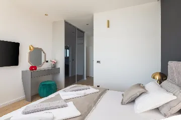 Modern Seaside Villa with Pool in Kaštel Štafilić