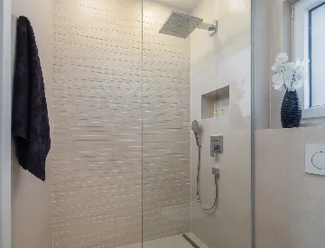 Modern Seaside Villa with Pool in Kaštel Štafilić