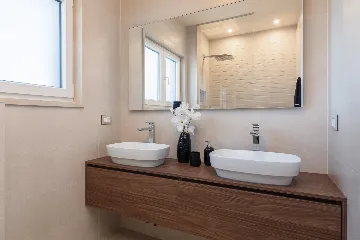 Modern Seaside Villa with Pool in Kaštel Štafilić