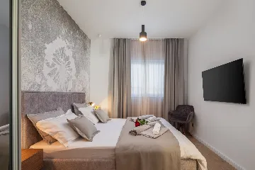 Modern Seaside Villa with Pool in Kaštel Štafilić