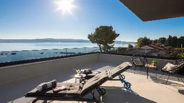 Modern Seaside Villa with Pool in Kaštel Štafilić
