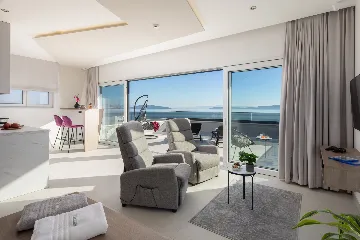 Modern Seaside Villa with Pool in Kaštel Štafilić