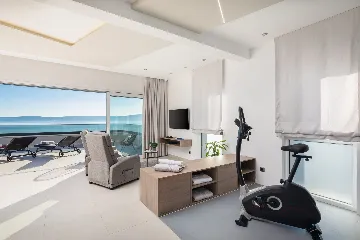 Modern Seaside Villa with Pool in Kaštel Štafilić