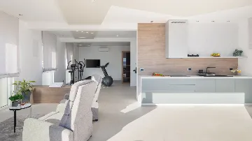 Modern Seaside Villa with Pool in Kaštel Štafilić