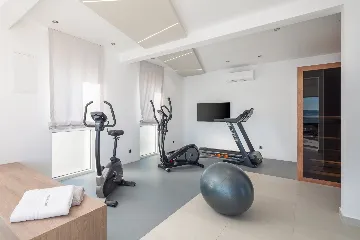 Modern Seaside Villa with Pool in Kaštel Štafilić