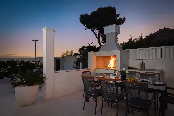 Modern Seaside Villa with Pool in Kaštel Štafilić
