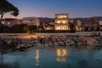 Modern Seaside Villa with Pool in Kaštel Štafilić