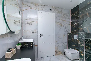 Spacious 10-Bedroom Villa with Pool, Jesenice