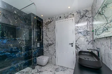 Spacious 10-Bedroom Villa with Pool, Jesenice