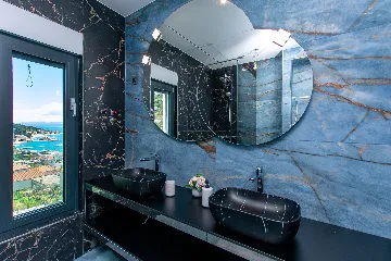 Spacious 10-Bedroom Villa with Pool, Jesenice