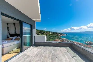 Spacious 10-Bedroom Villa with Pool, Jesenice