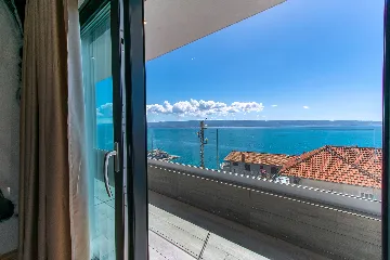 Spacious 10-Bedroom Villa with Pool, Jesenice