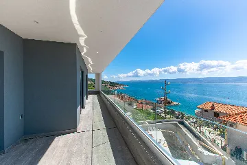 Spacious 10-Bedroom Villa with Pool, Jesenice