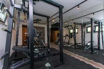 Spacious 10-Bedroom Villa with Pool, Jesenice