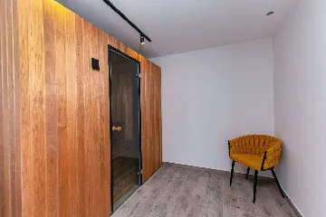 Spacious 10-Bedroom Villa with Pool, Jesenice