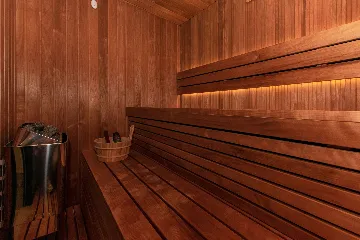 Spacious 10-Bedroom Villa with Pool, Jesenice