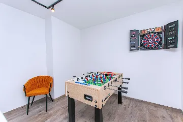 Spacious 10-Bedroom Villa with Pool, Jesenice