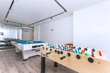 Spacious 10-Bedroom Villa with Pool, Jesenice