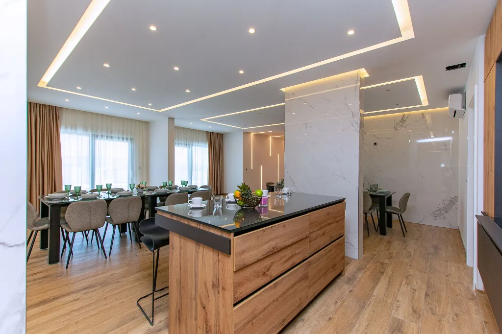 Spacious 10-Bedroom Villa with Pool, Jesenice