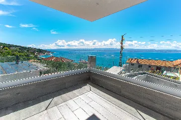 Spacious 10-Bedroom Villa with Pool, Jesenice