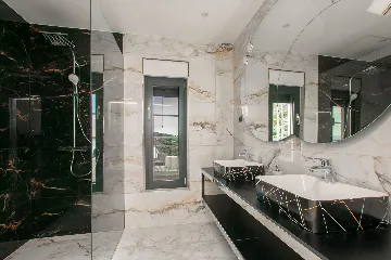 Spacious 10-Bedroom Villa with Pool, Jesenice