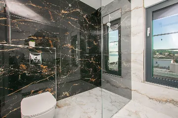 Spacious 10-Bedroom Villa with Pool, Jesenice