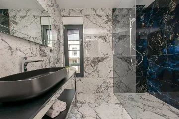 Spacious 10-Bedroom Villa with Pool, Jesenice